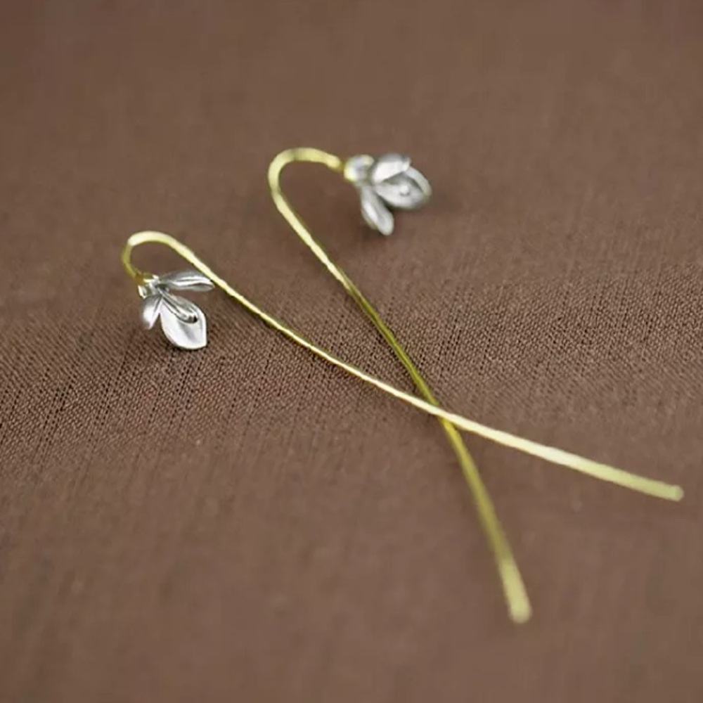 Minimalist Three Petal Flower Oriental Earrings - Picture 2 of 6